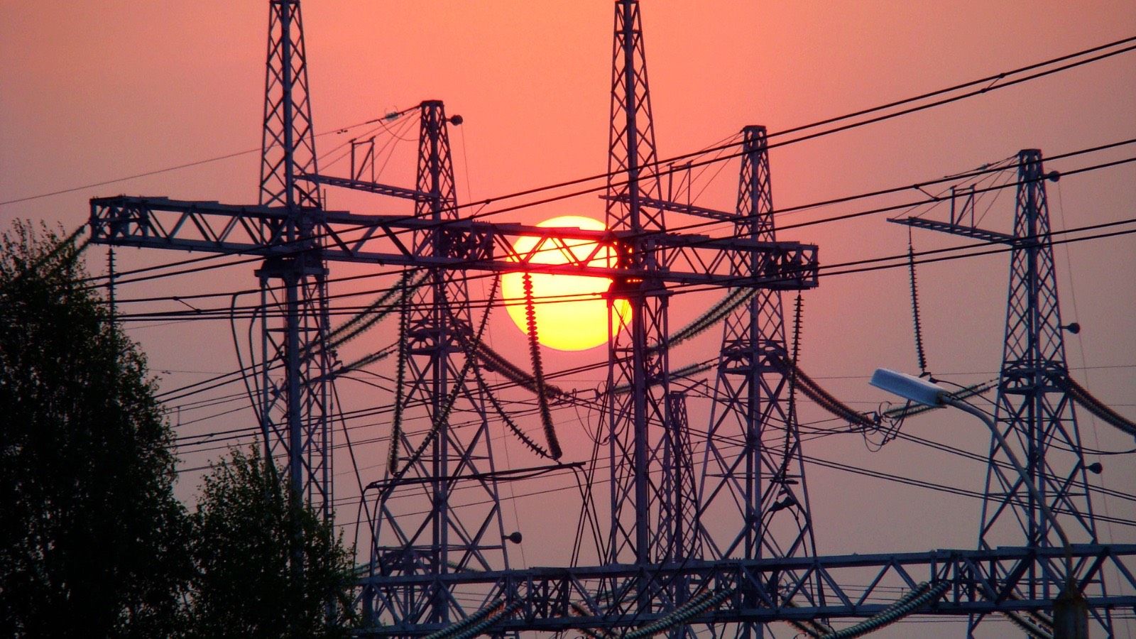 España, en alerta por inestabilidad eléctrica que podría provocar apagones