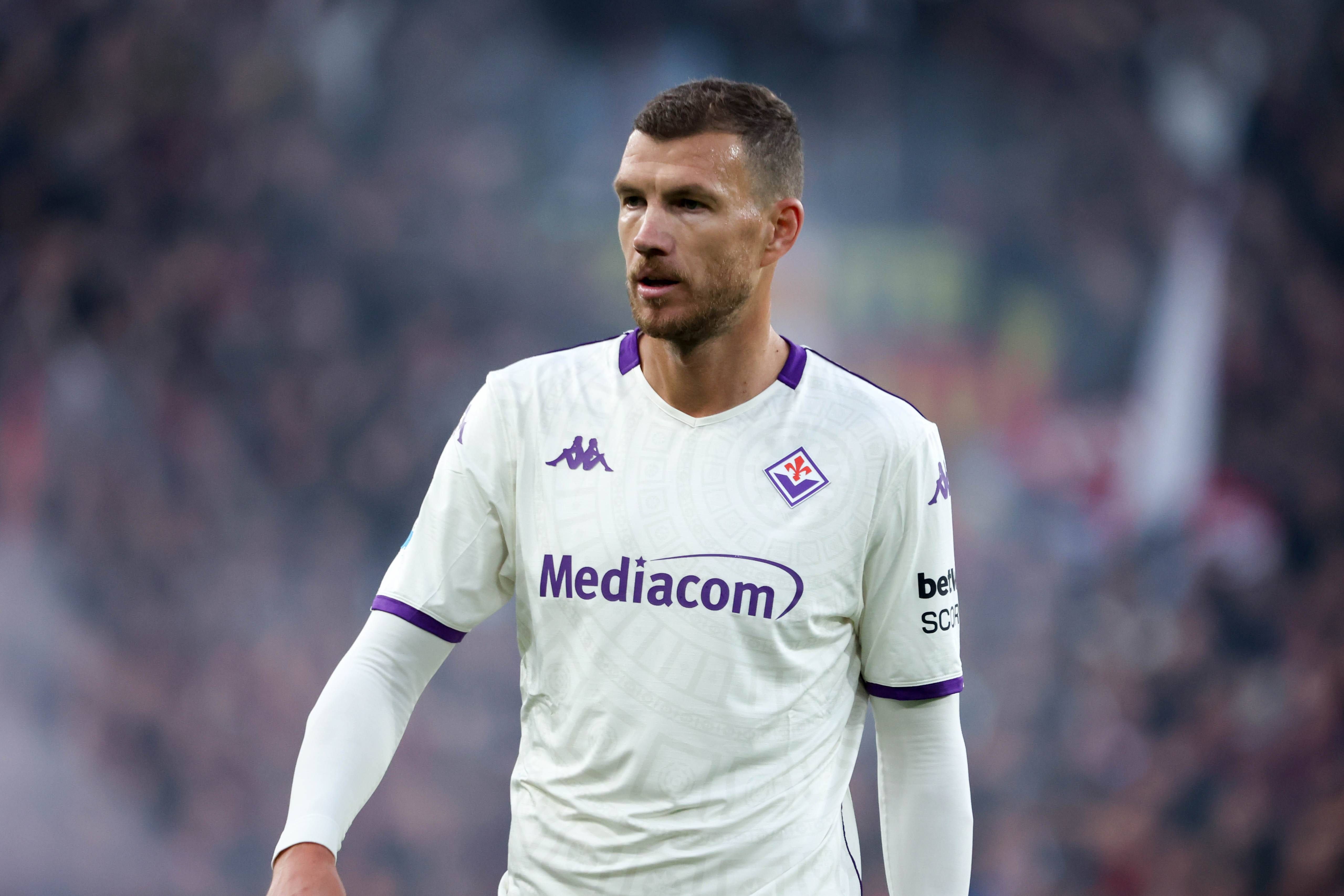 Edin Džeko busca nuevo destino tras su discreta etapa en la Fiorentina: París y Schalke, favoritos para su fichaje