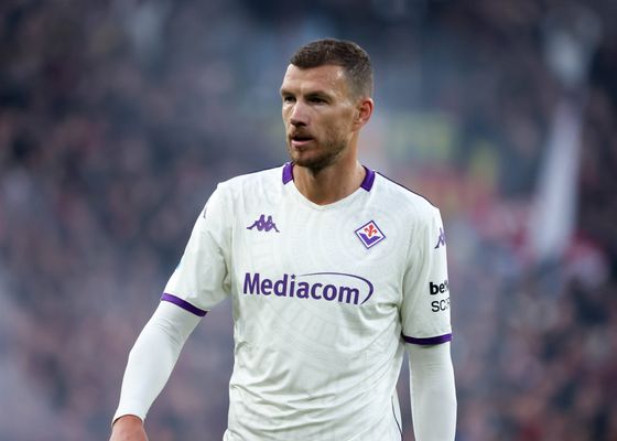 Edin Džeko busca nuevo destino tras su discreta etapa en la Fiorentina: París y Schalke, favoritos para su fichaje