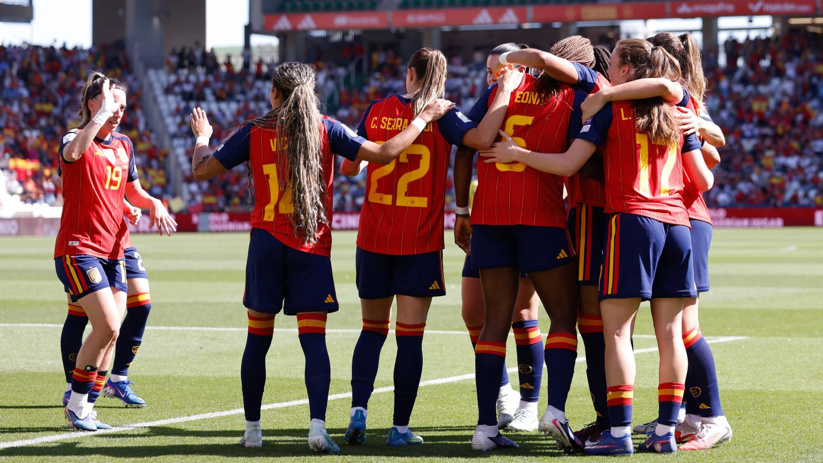 España golea a Ucrania y reaviva su camino al Mundial