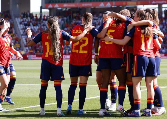 España golea a Ucrania y reaviva su camino al Mundial