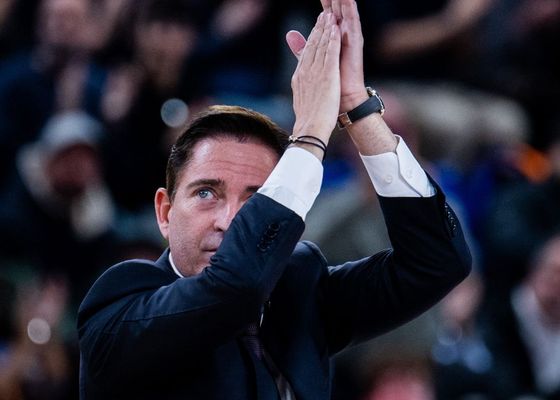 Xavi Pascual echa el freno en el Barça y anuncia un problema