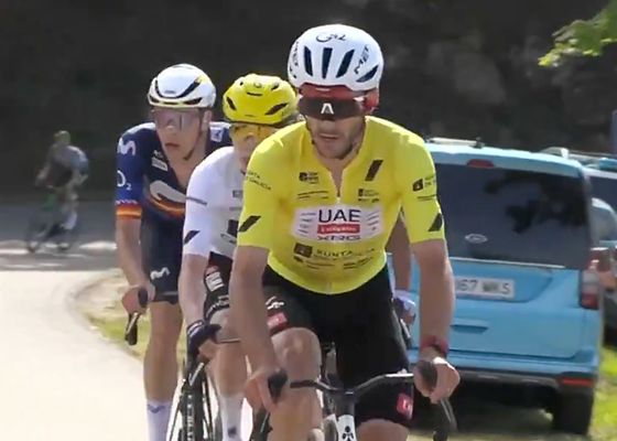 Adam Yates se pasea e Iván Romeo se consolida para regocijo del equipo Movistar