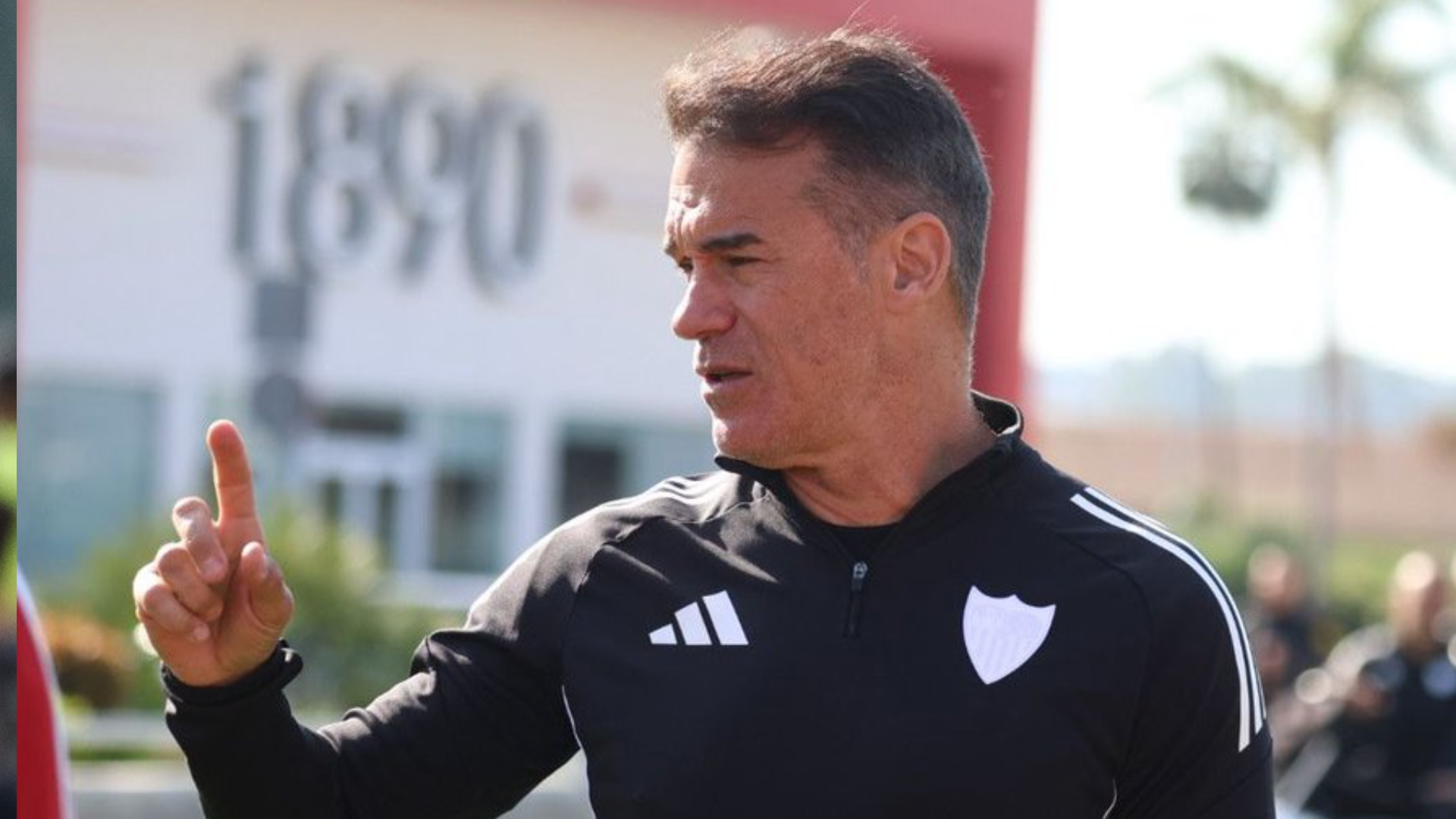 El sevillismo sobre García Plaza: "A rezar, porque ya otra cosa no nos queda"