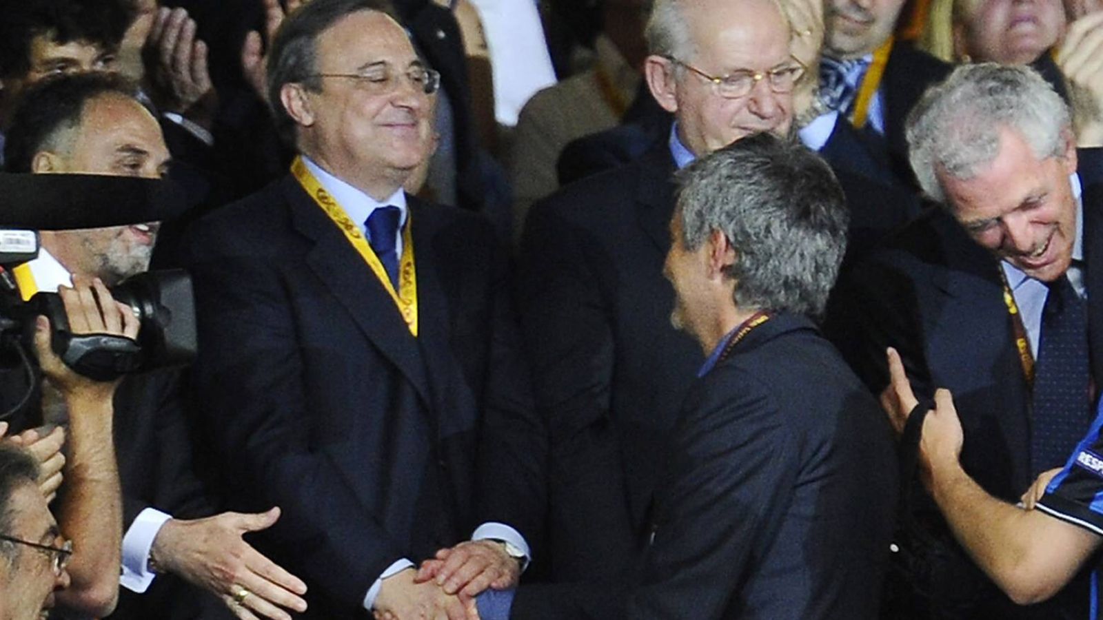 Florentino Pérez da el primer paso con una videollamada a Mourinho