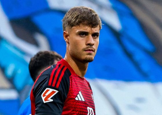 Contactos para cerrar a Hugo Rincón