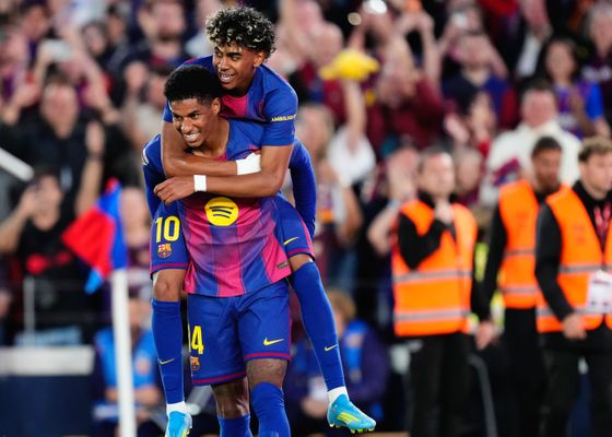 Barcelona 4-1 Espanyol: El Barça abrocha LaLiga y se conjura para la remontada en Champions