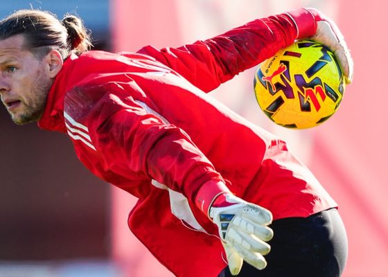 Problema para Nyland, "crisis en Noruega" y sorprendente oportunidad en el Greuther Fürth: movimientos en la portería del Sevilla FC