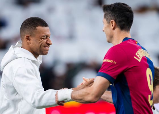 Mbappé arrasa con Lewandowski