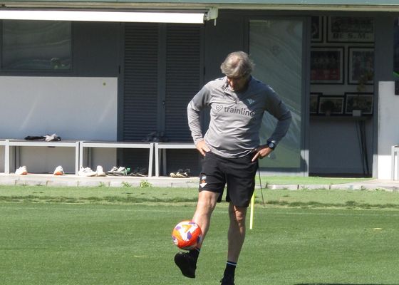 Pellegrini recupera a Ricardo Rodríguez, pierde a Bakambu y se encomienda a Marc Bartra