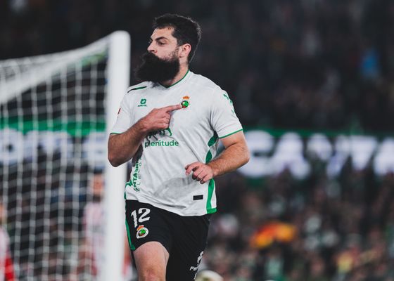 Así queda la clasificación de LaLiga Hypermotion tras el empate del Málaga y la victoria del Racing de Santander en la jornada 33