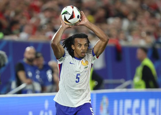 Koundé da la sorpresa en el Barcelona