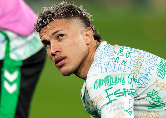 Puerta abierta con Deossa en los planes del Betis 26/27