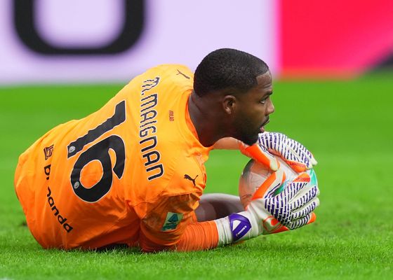 El futuro de Maignan, entre dos gigantes de la Bundesliga y de la Premier League