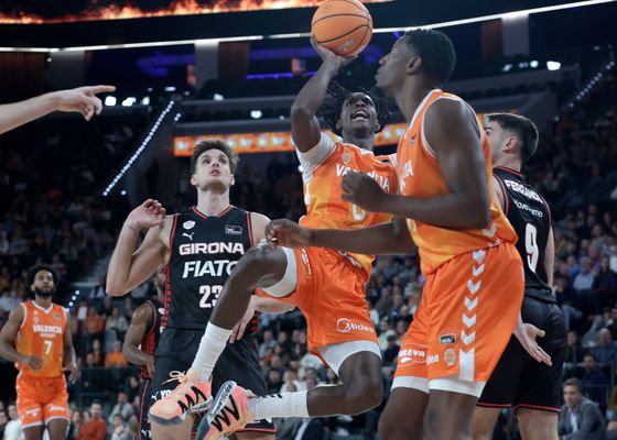 El Valencia no falla y se impone al Real Madrid para liderar la ACB