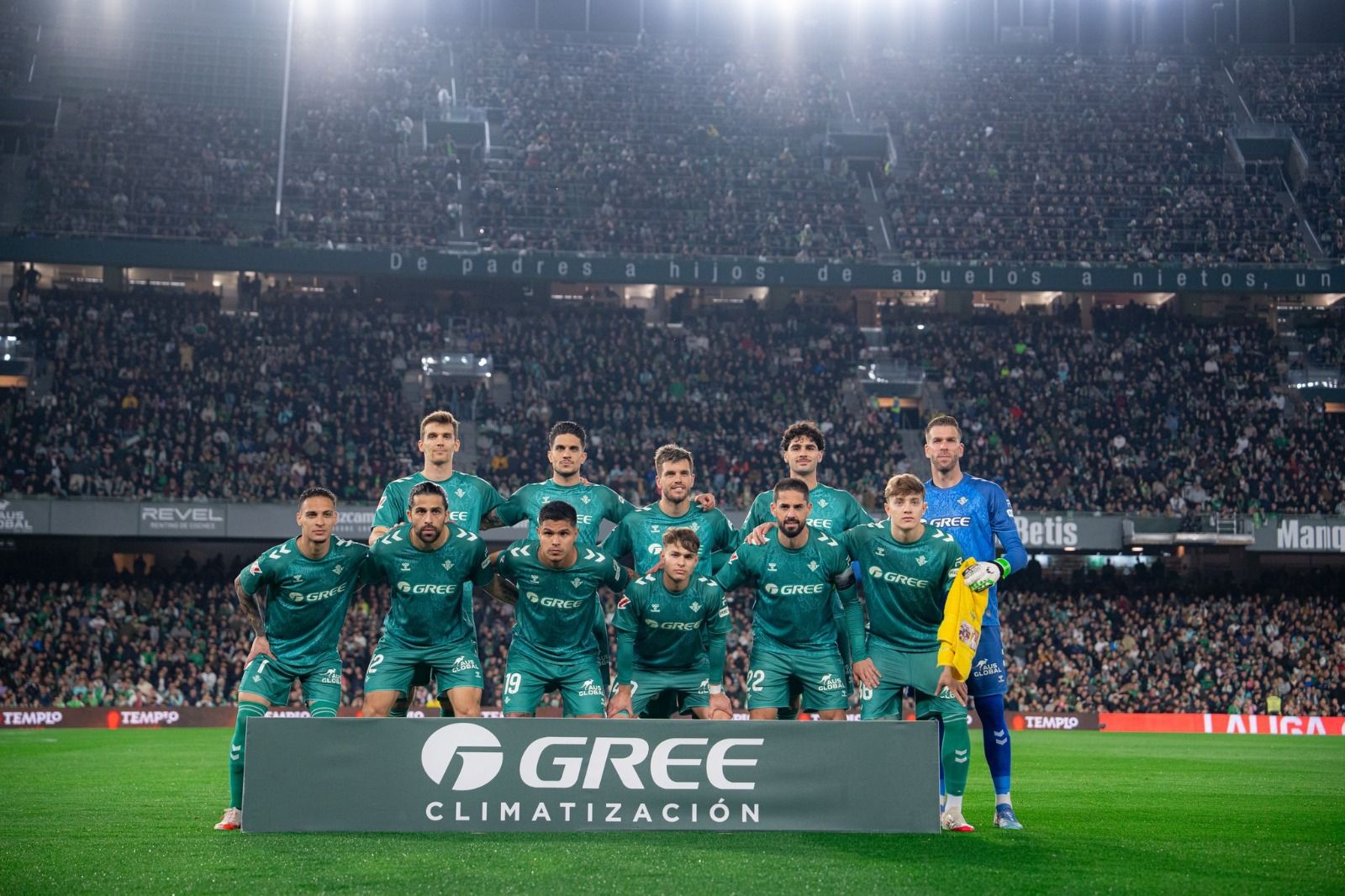Puntos uno a uno del Real Betis ante la Real Sociedad: Marca Roca y Antony revolotea en una noche de ensueño