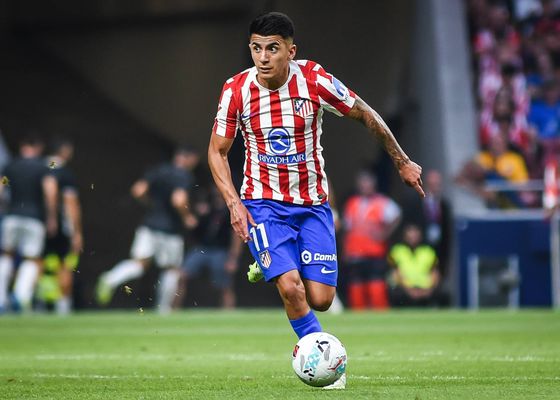 Cerezo presume de plantilla y la afición del Atlético se enfada