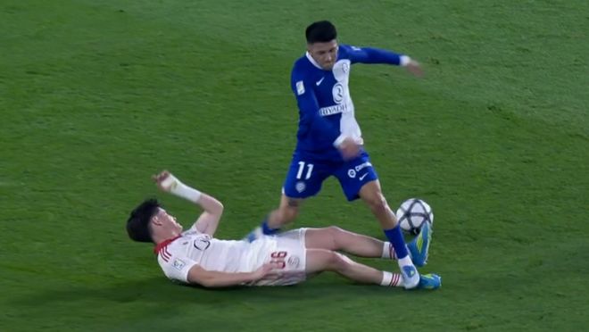 El CTA niega la mayor con el pisotón de Thiago Almada a Oso en el Sevilla - Atlético: "La decisión de árbitro y VAR es correcta"