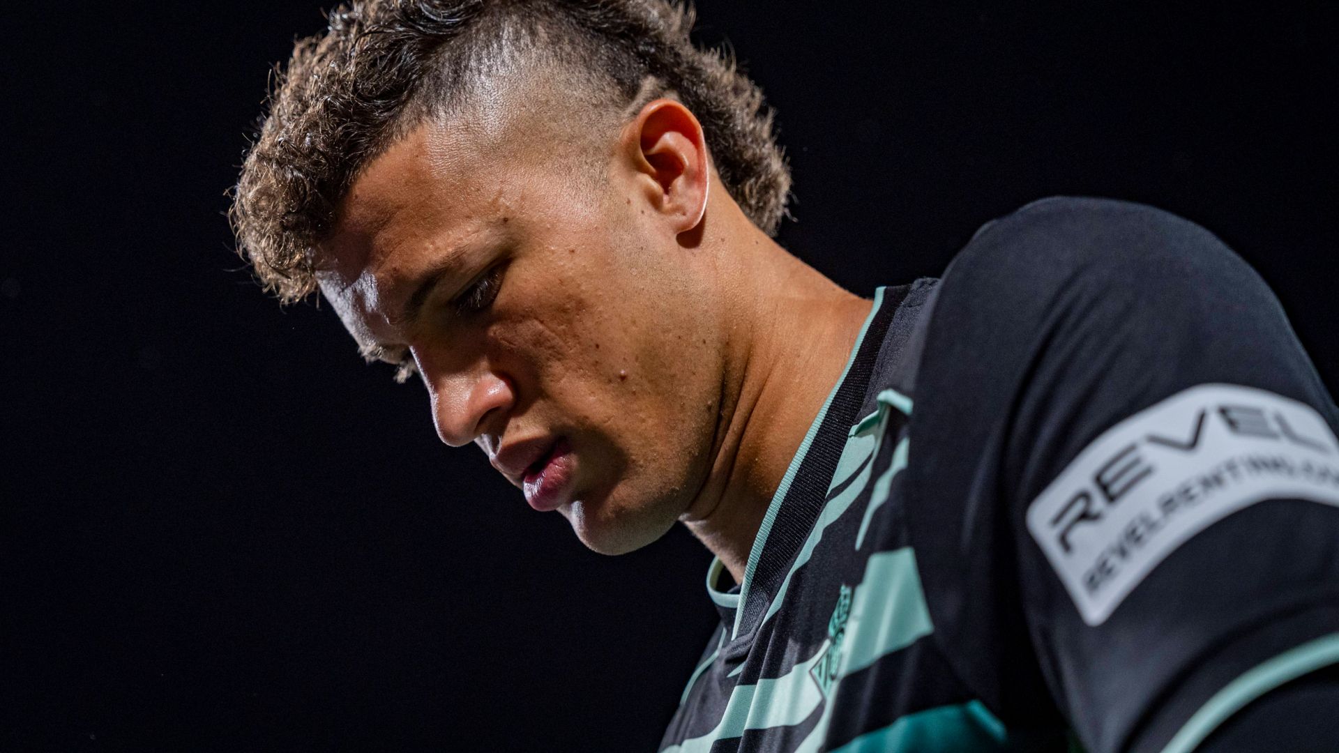 Deossa admite que espera "muchísimo más" y lamenta la plaga de lesiones del Betis: "Van a estar de baja un tiempo"