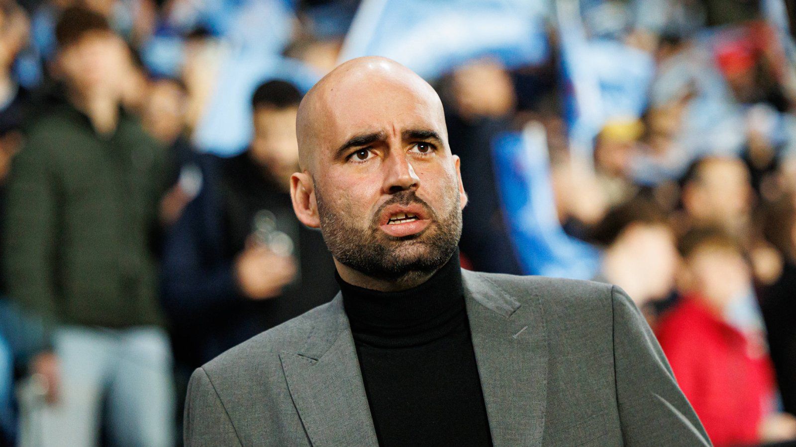 Claudio Giráldez aviva la polémica en la victoria del Real Madrid: "Reclamé la falta a Fer, va con las dos piernas y lo derriba, es muy parecida a la de Asencio"
