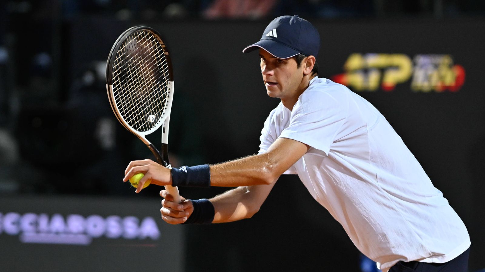 Rafa Jódar sigue deleitando en Roma y ya está en cuartos de final