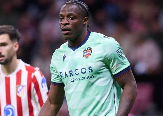 El Levante acelera el regreso de Etta Eyong tras la eliminación de Camerún