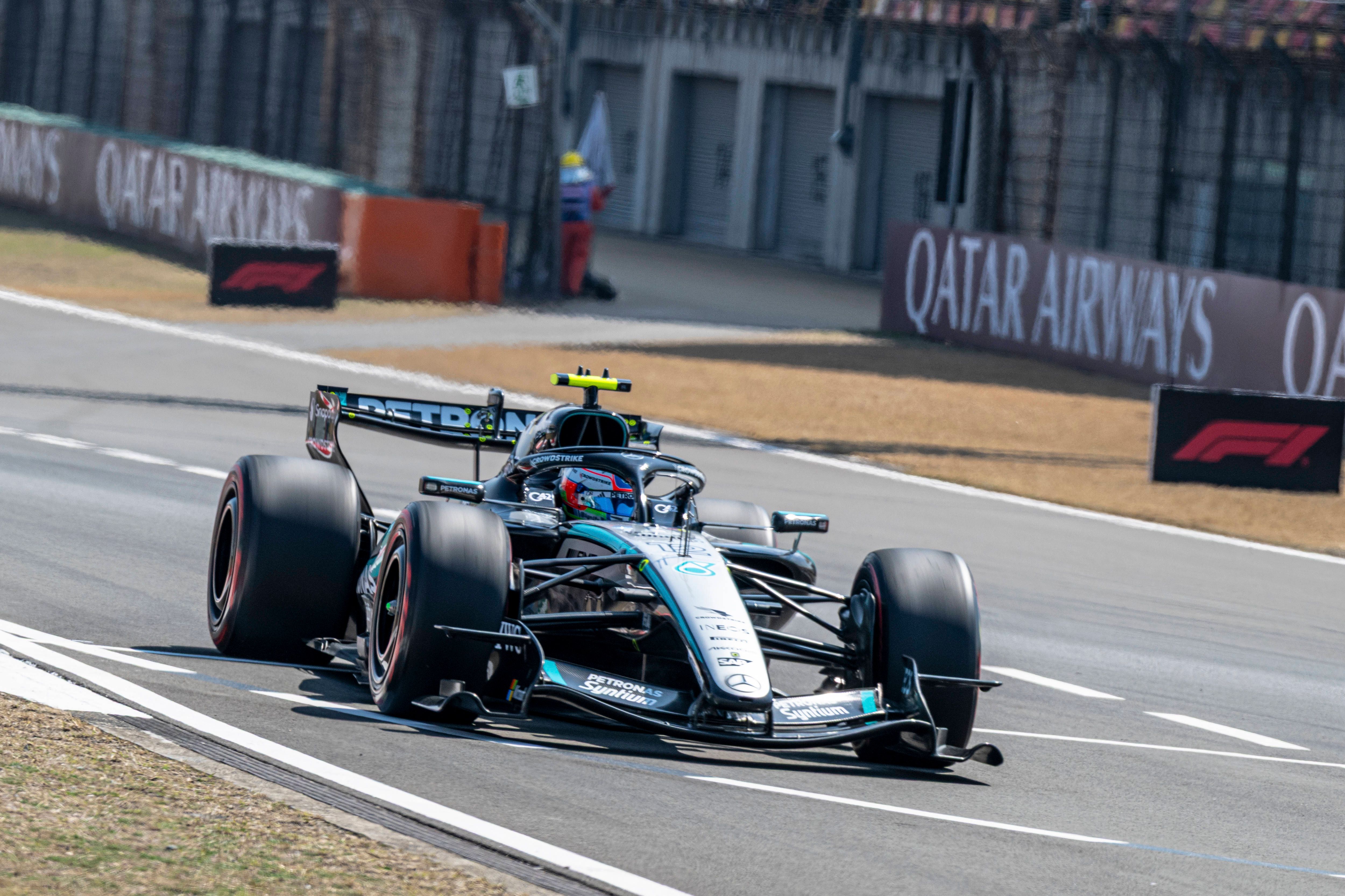 Mercedes tiene dos balas: Antonelli aprovecha los problemas de Russell para amarrar la primera pole de su carrera