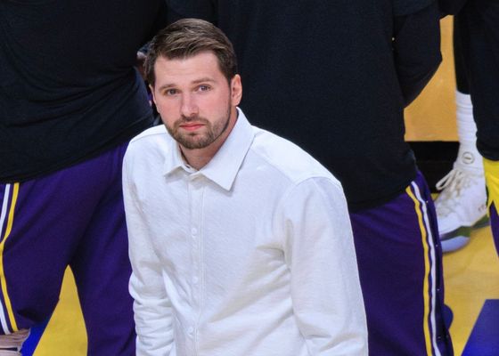 Luka Doncic no progresa en su recuperación y los Lakers buscan alternativas