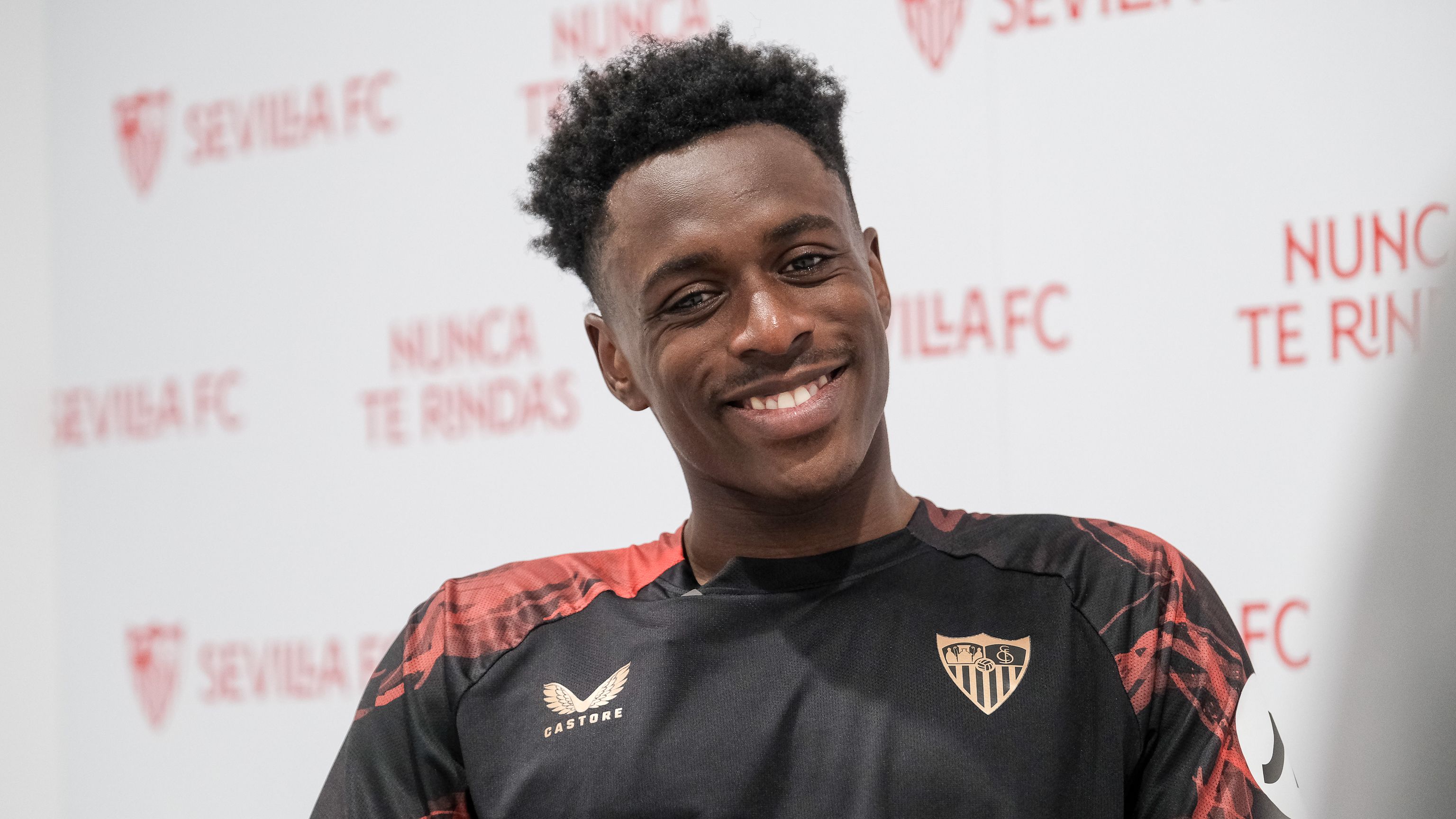Sambi Lokonga pide al Sevilla su fichaje: "Espero que pueda quedarme aquí por tres o cuatro años"