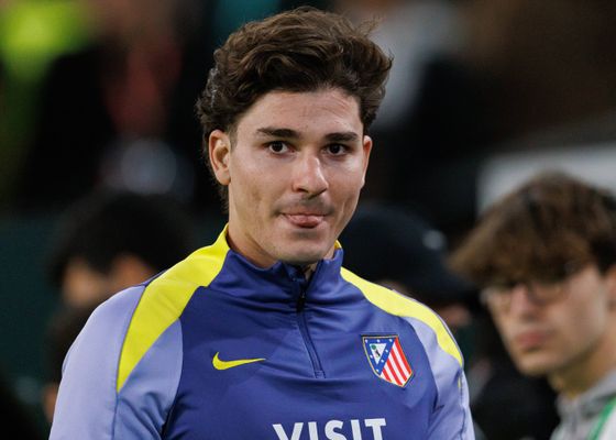 El malestar del Atlético del Madrid con el Barcelona por 'tocar' a Julián Álvarez: "Están bastante enfadados"