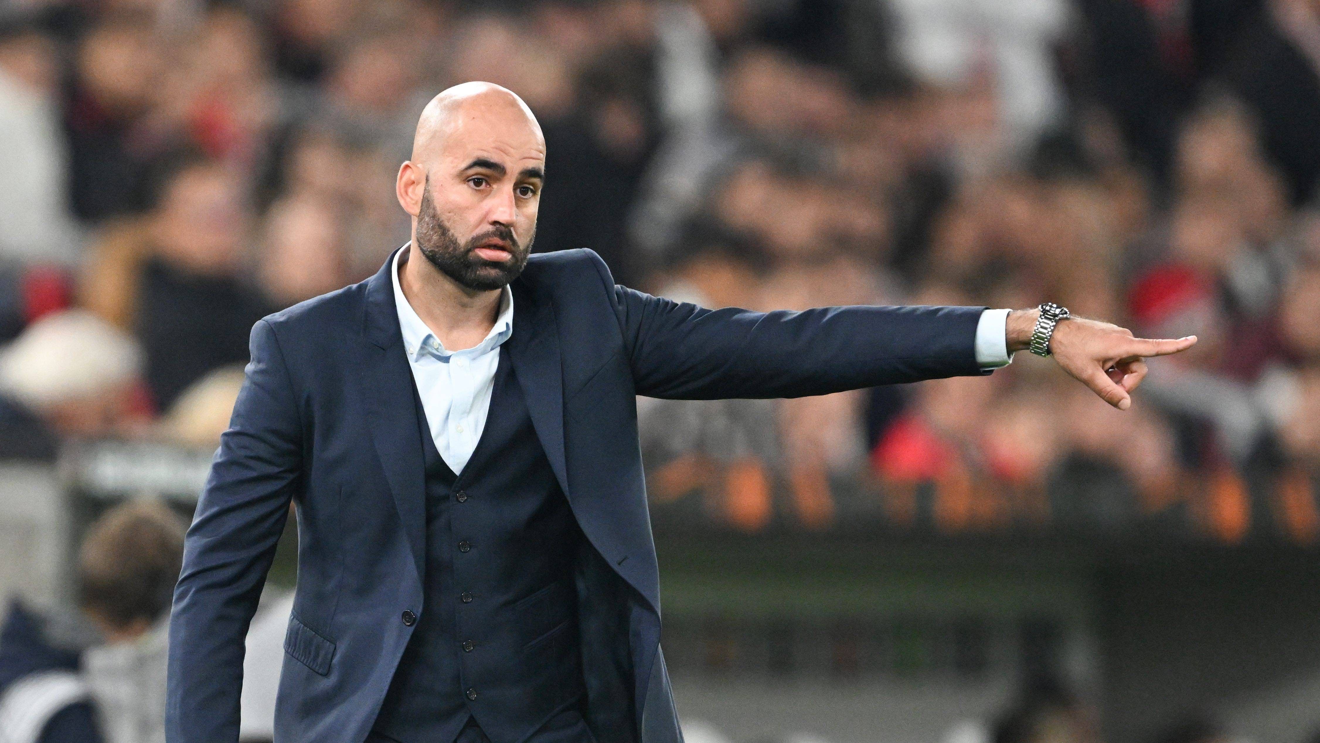 Claudio Giráldez, entrenador del RC Celta, explica el plan con Hugo Burcio: "Es un perfil muy distinto a lo que suele ser habitual en los mediocentros de la cantera"