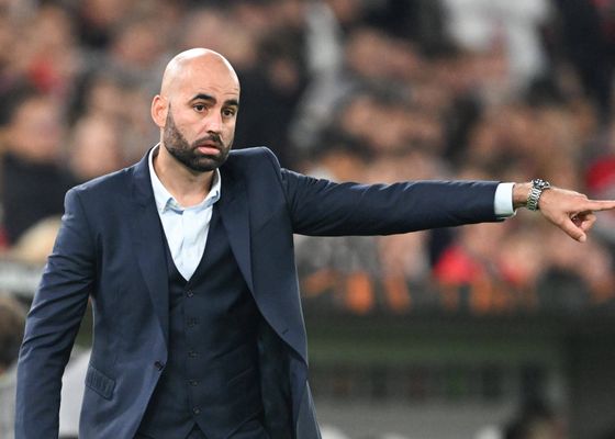 Claudio Giráldez, entrenador del RC Celta, explica el plan con Hugo Burcio: "Es un perfil muy distinto a lo que suele ser habitual en los mediocentros de la cantera"