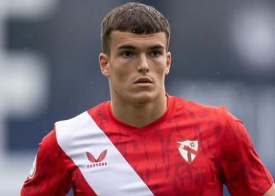 Definido el futuro inmediato de Iker Muñoz, con LaLiga Hypermotion atenta