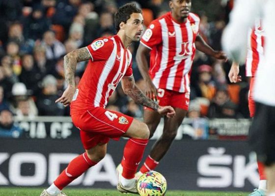 El Almería rompió su contrato y el ex del Athletic ya negocia para jugar en Segunda 