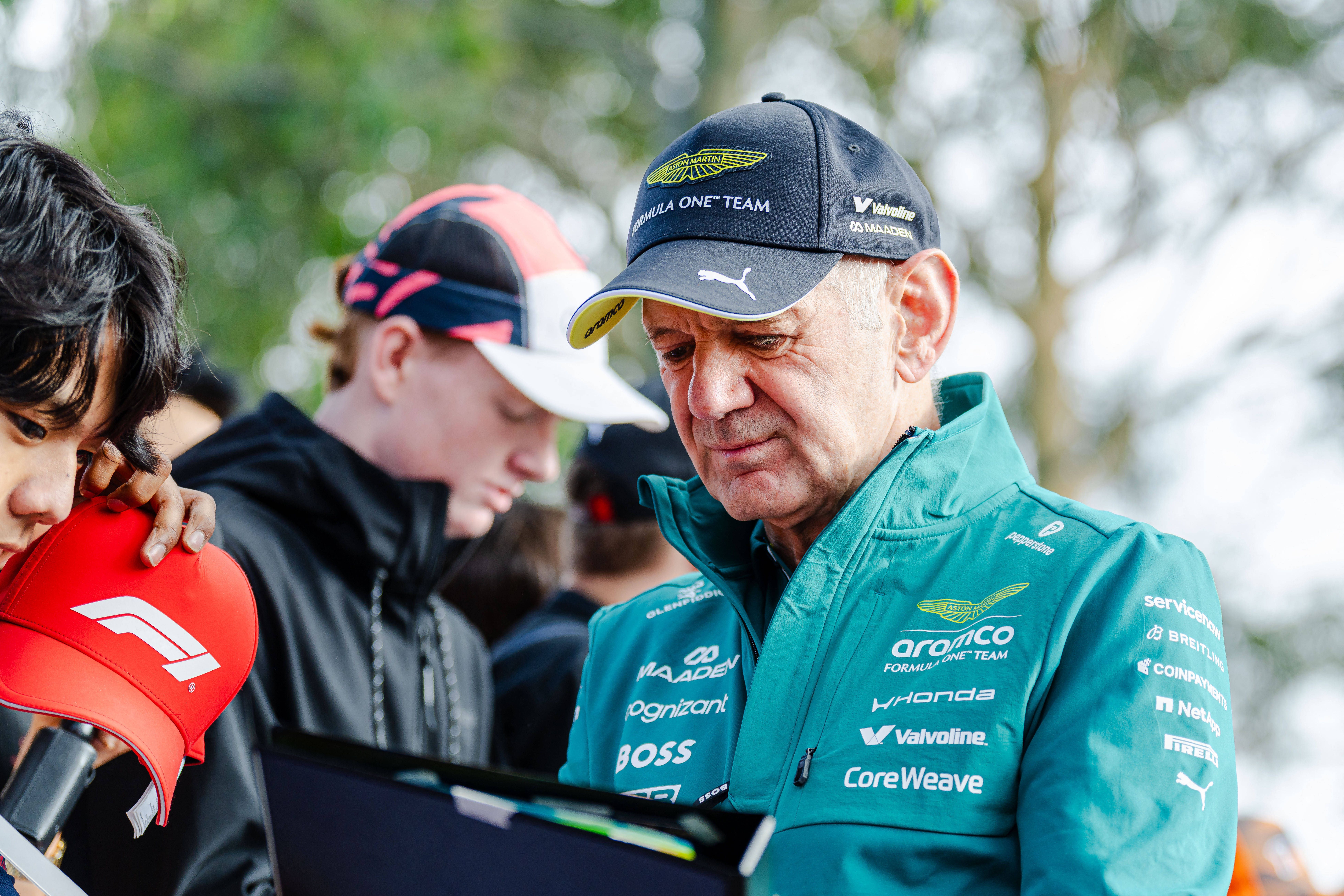 Newey confiesa la realidad de Aston Martin: "No puede dar más de 25 vueltas sin sufrir daños permanentes en los nervios de las manos"