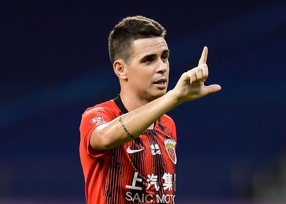 Oscar anuncia su retirada inmediata del fútbol tras sufrir un paro cardíaco