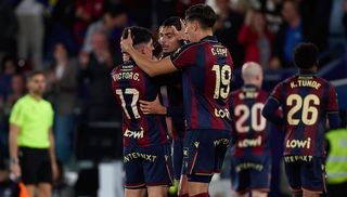 Levante 3-2 Osasuna: Remontada granota ‘in extremis’ para apretar la permanencia