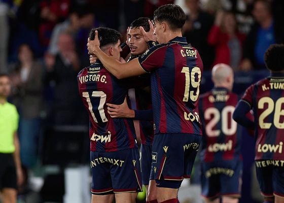 Levante 3-2 Osasuna: Remontada granota ‘in extremis’ para apretar la permanencia