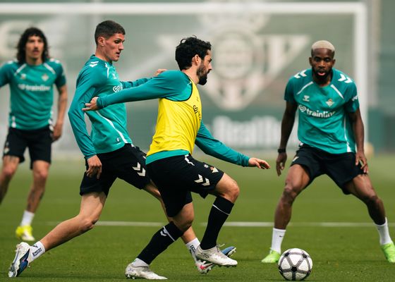 Isco da otro pasito en el reencuentro del Betis con Bakambu, 19 días después