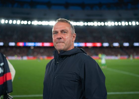 El Barcelona anuncia la renovación de Flick hasta 2028