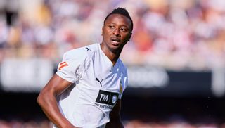 Guiño de Umar Sadiq a la Real Sociedad: un campeón más, como Mikel Goti, desde la distancia