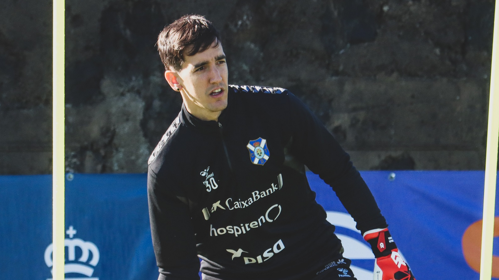 La afición del Tenerife pide la continuidad de Edgar Badia