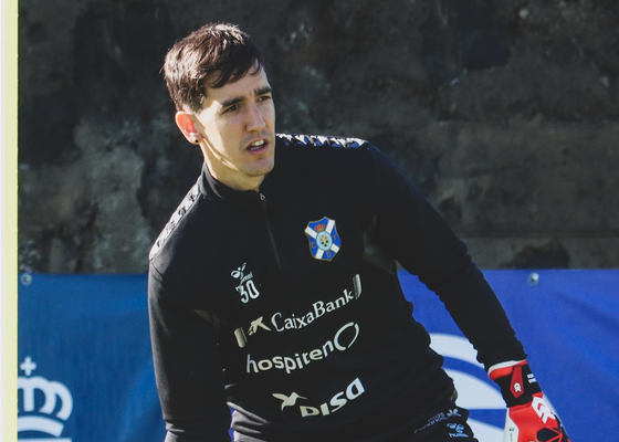 La afición del Tenerife pide la continuidad de Edgar Badia