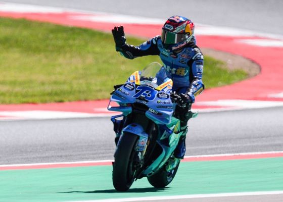 Álex Márquez golpea con todo y deja a Pedro Acosta con las ganas y a Jorge Martín por los suelos