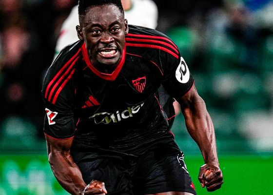 Elche 2-2 Sevilla: Akor Adams asoma por la mirilla con el descenso llamando a la puerta y la casa sin barrer  
