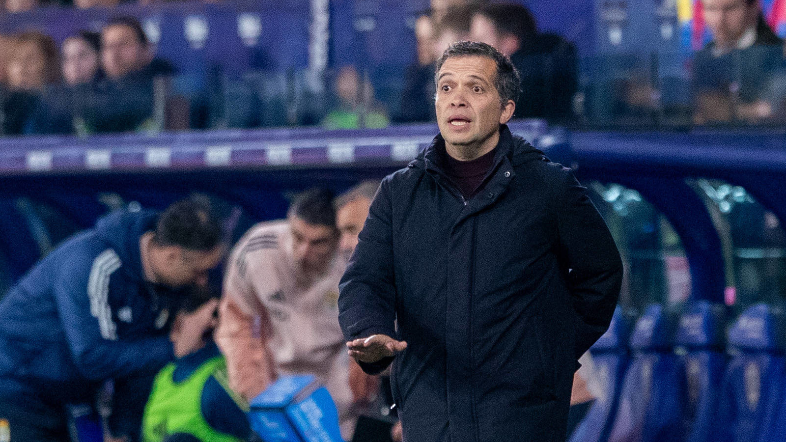 Luis Castro, técnico del Levante, se rinde a Espí e Iván Romero