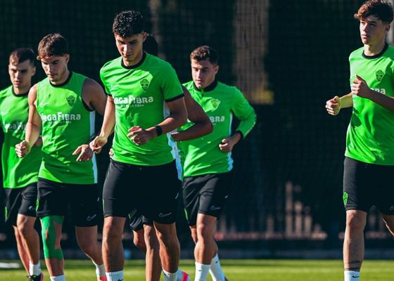 Pleno de efectivos en el Elche para visitar a un Barcelona plagado de bajas