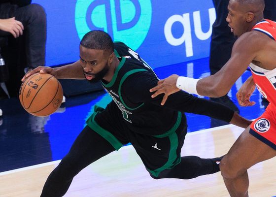 Jaylen Brown se viste de MVP y Joel Embiid es ya una amenaza real