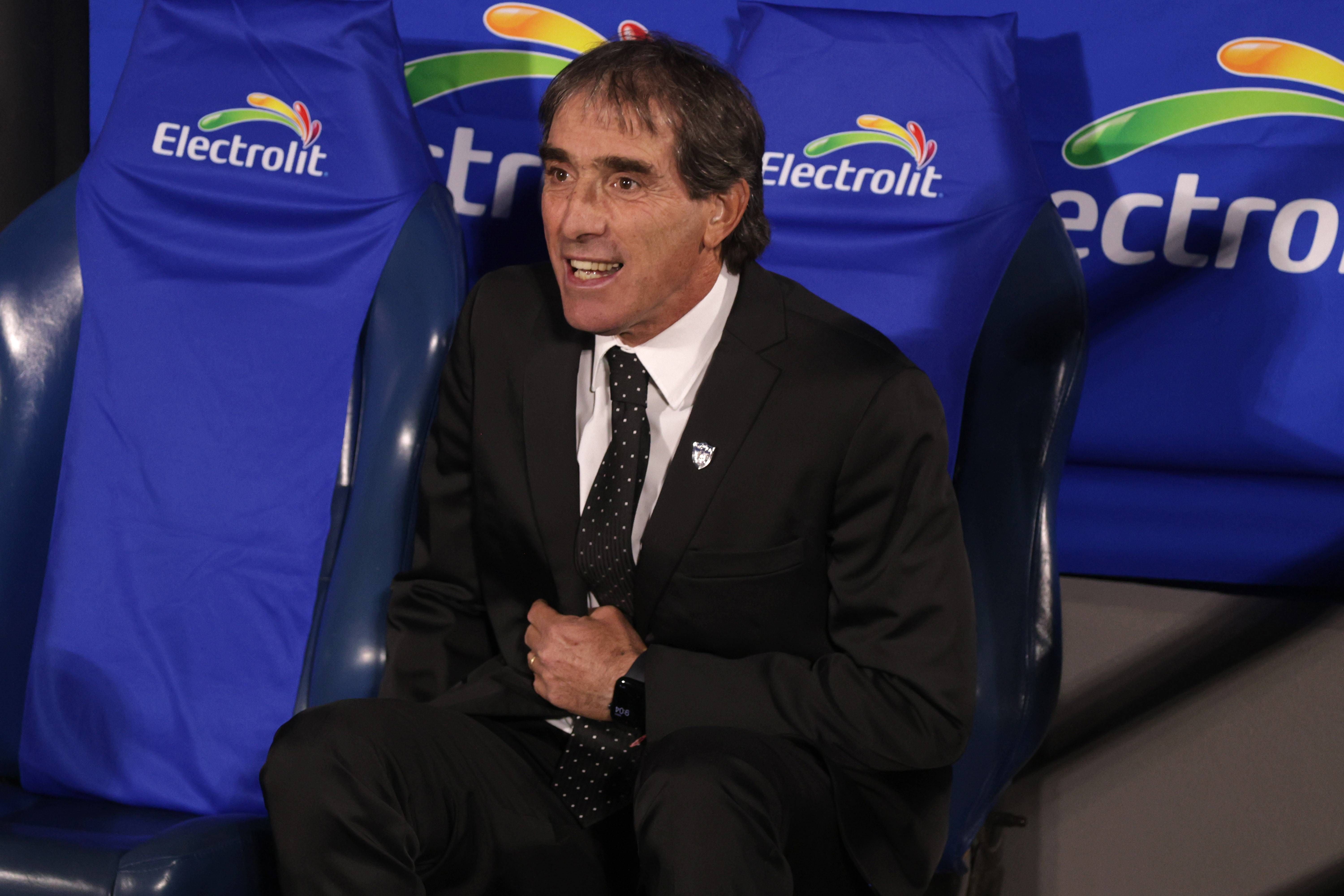 Guillermo Almada acepta al Oviedo y será el tercer entrenador de la temporada