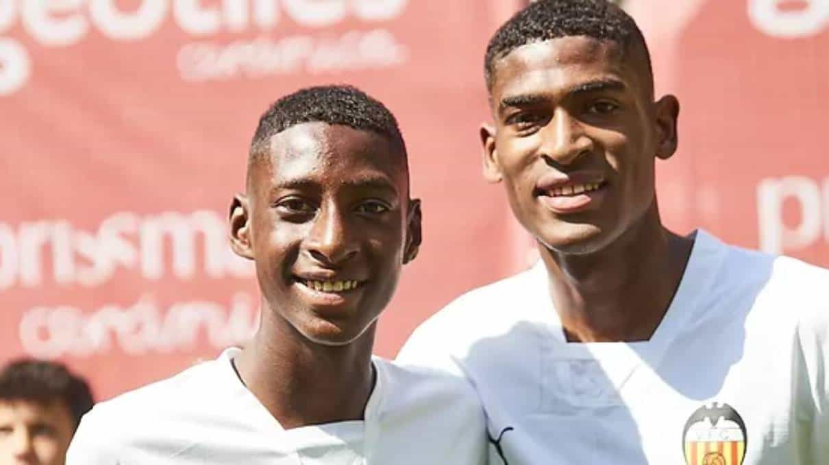 El Valencia ya se frota las manos: el hermano de Mosquera, en un escaparate